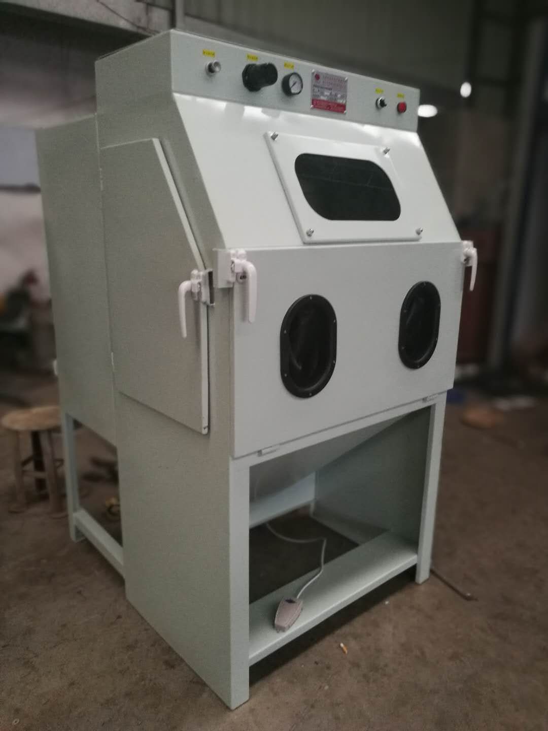 选择喷砂设备要考虑哪些方面？